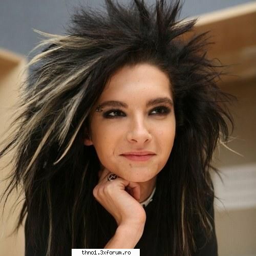 gemenii fac o bataie pt fete... - Bill.....e un baiat f dragutz....ii place sa stea - Fan-Fiction